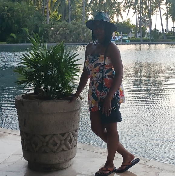 Meet your Posher, Ramona - Picture 2 of 2